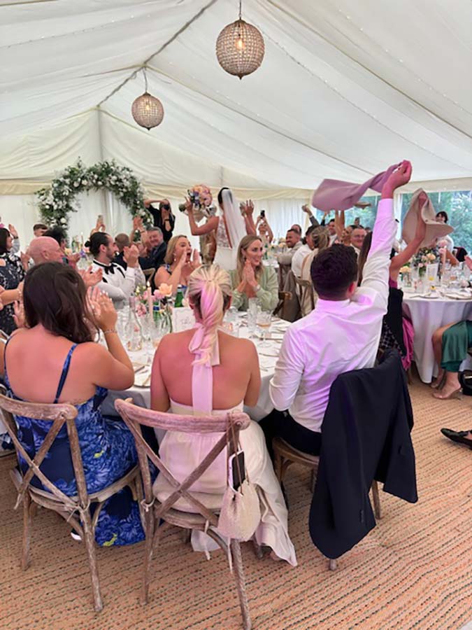 wedding guests applaud bride before bouquet throwing wedding guests applaud bride before bouquet throwing